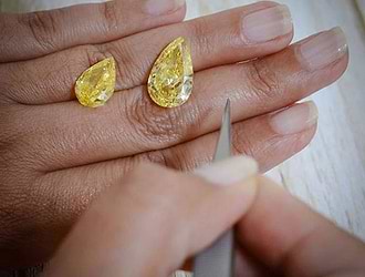 Vivid yellow diamonds