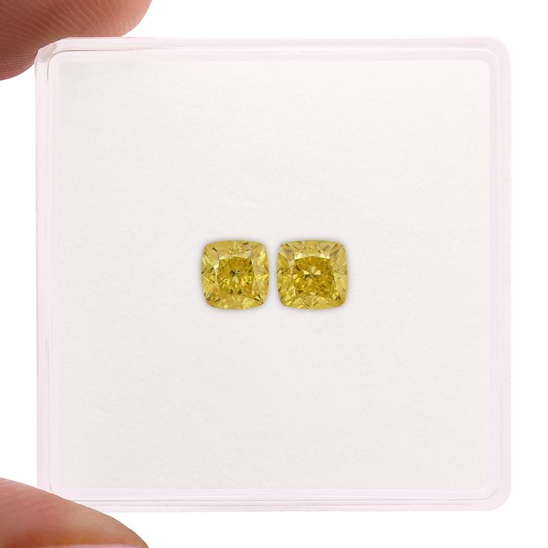 Fancy Vivid Yellow Diamond  - 2