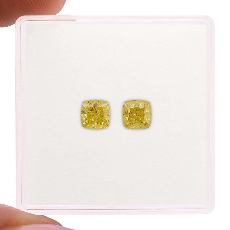 Fancy Vivid Yellow Diamond  - 2