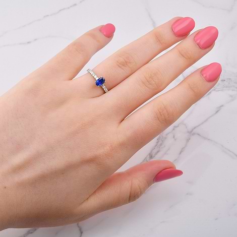 Blue Sapphire Engagement Rings: 5 things you need to know before buying