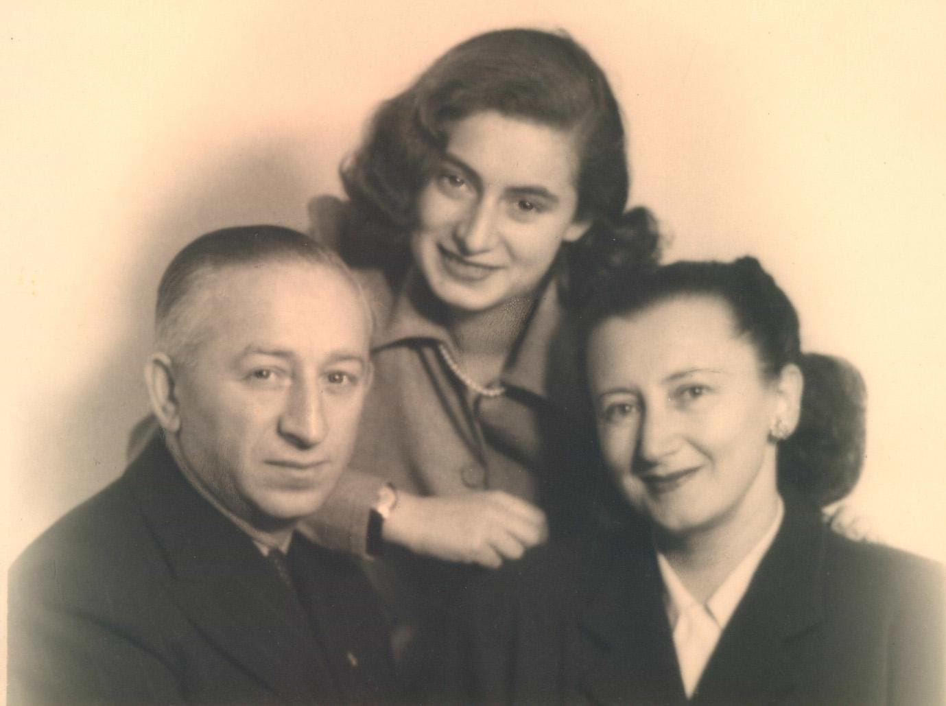 Joseph Binder, his daughter Betty and his wife Chava Erna