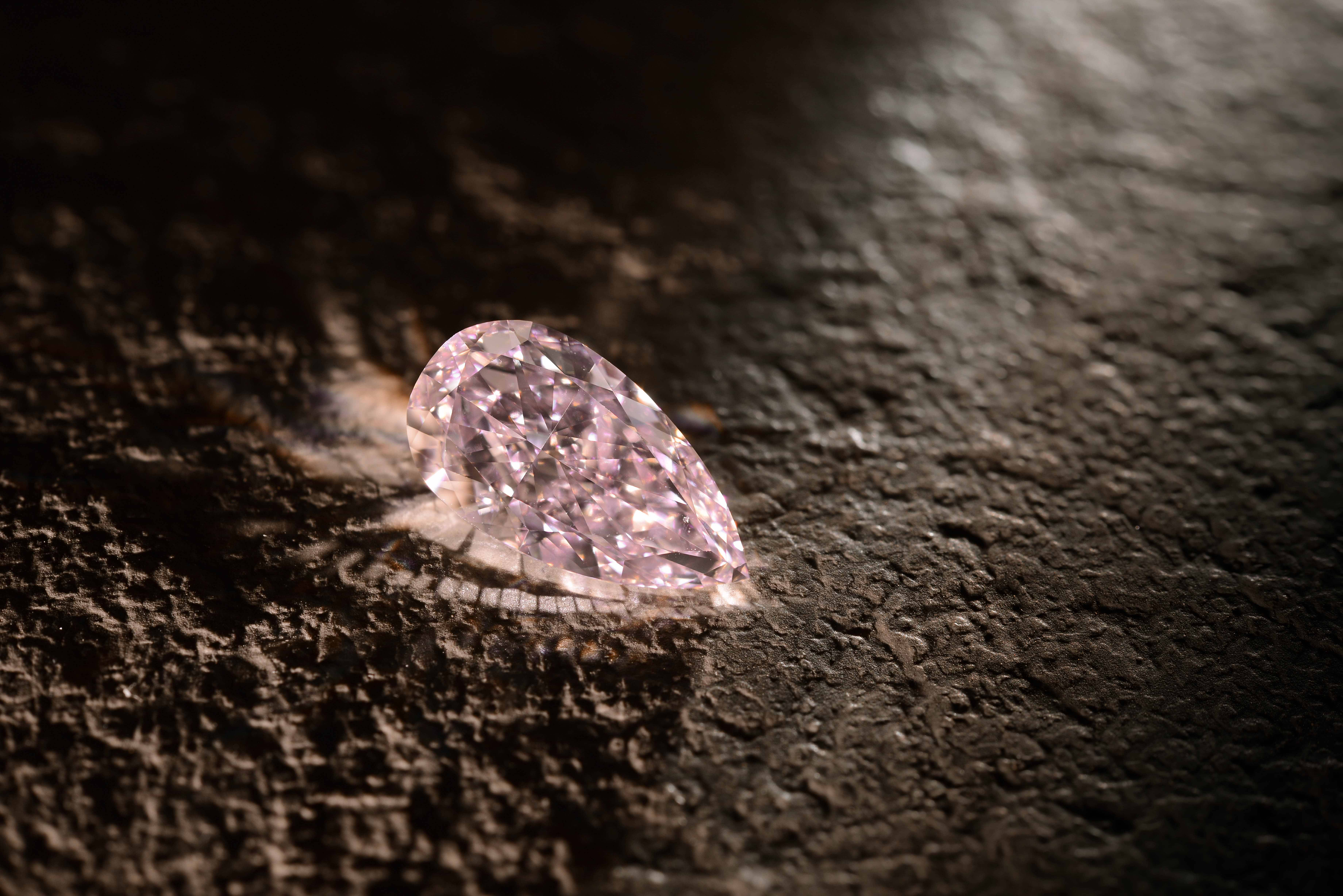 LEIBISH 3.23ct Fancy Light Pink Diamond