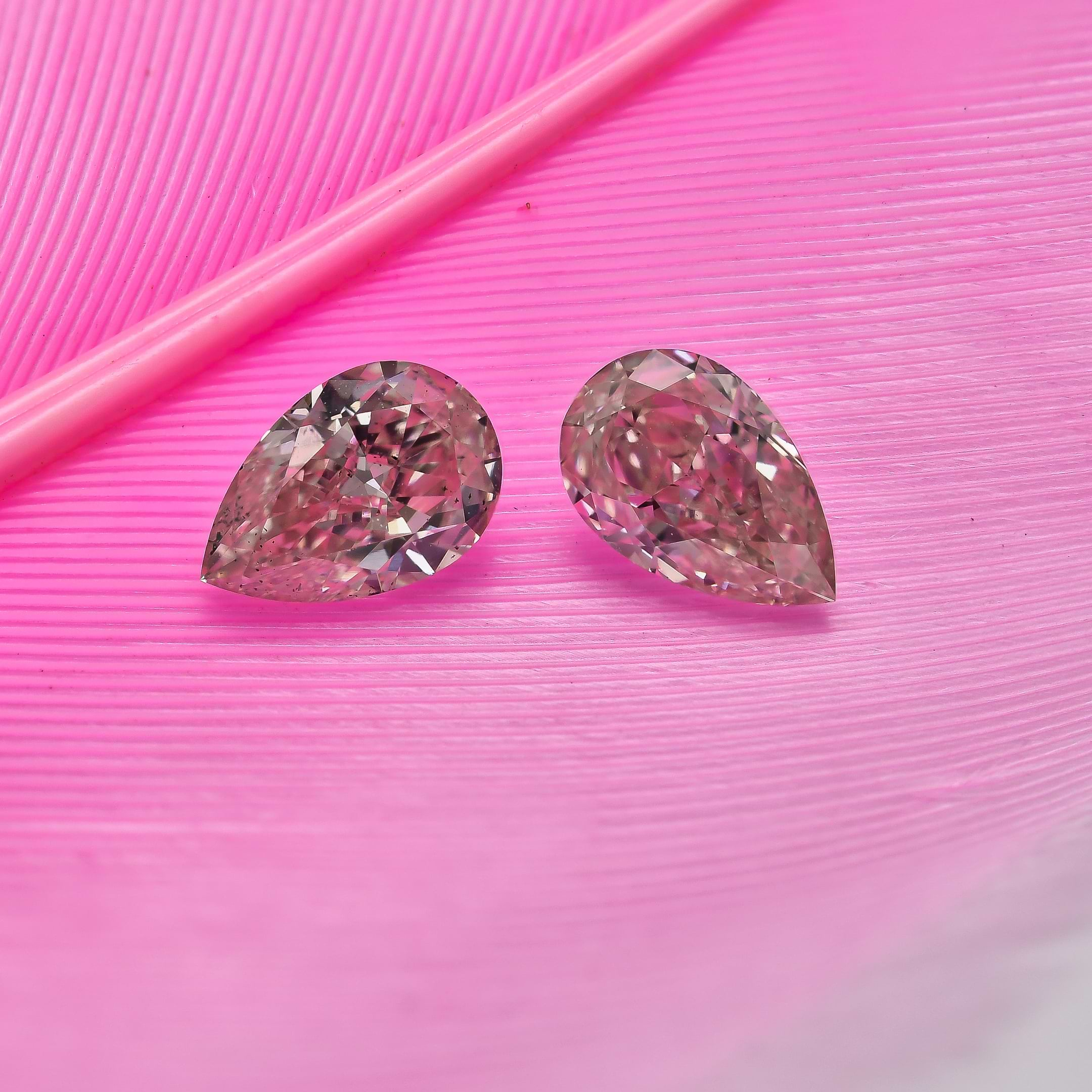 LEIBISH 0.84 carat, Fancy Pink Diamonds, 6PR, Pear Shape, SI2 Clarity