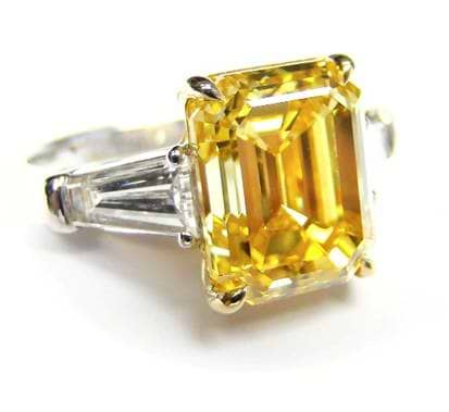 5.01ct Fancy Vivid Yellow