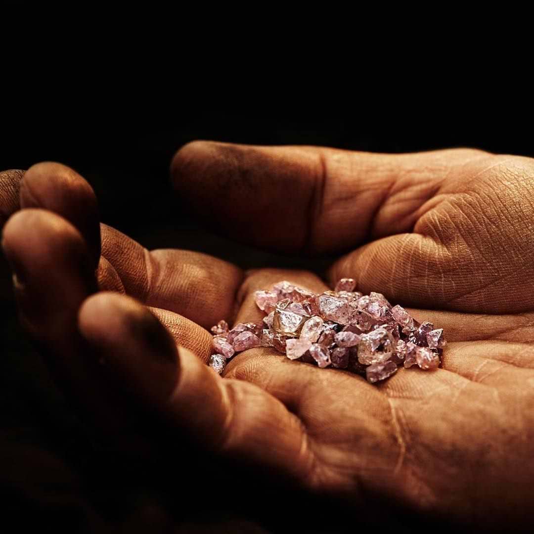 Many pink diamonds
