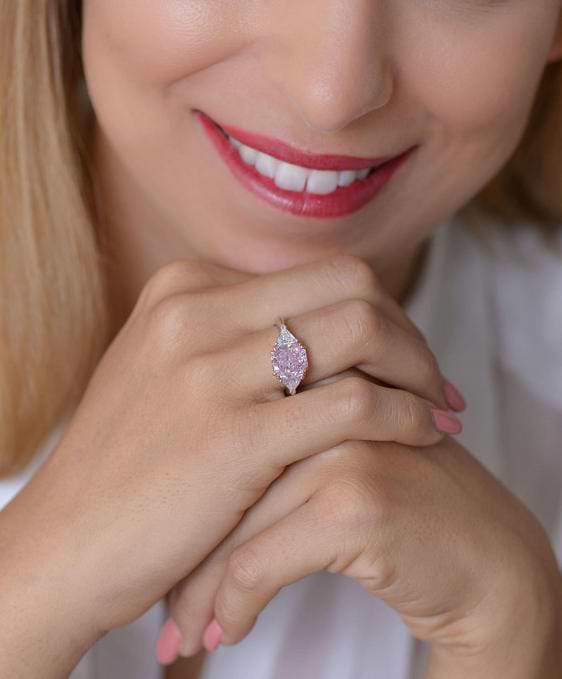 LEIBISH 3.91 ct Fancy Vivd Purplish Pink diamond ring