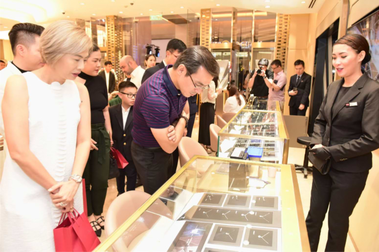 Chow Tai Fook Opens Its First Store In The Philippines