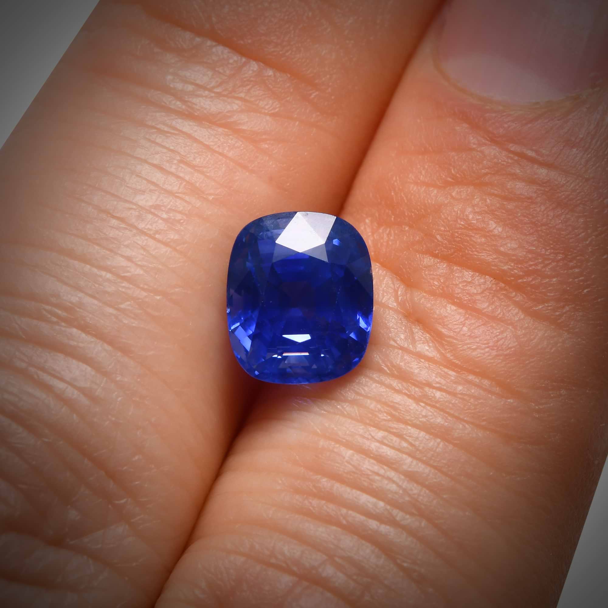 LEIBISH 4.43 carat, Blue, cushion shape Sapphire