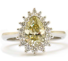 Diamantring mit birnenförmigem gelben Diamant in Fancy Grayish Greenish Yellow mit 1,31 Karat