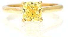 Gelber Diamant in Radiantform in Solitärfassung aus Gelbgold
