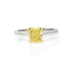 Solitär-Verlobungsring aus Weiß- und Gelbgold mit gelbem Diamanten in Radiantform