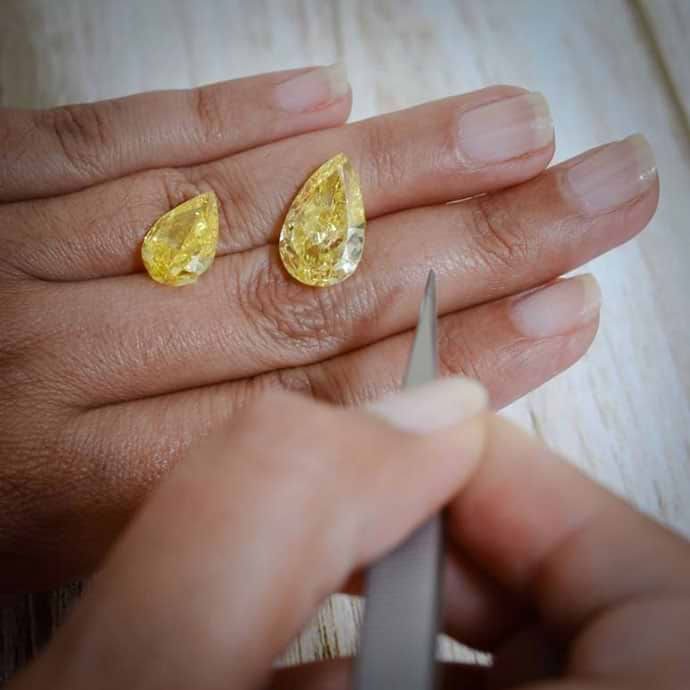 Vivid yellow diamond