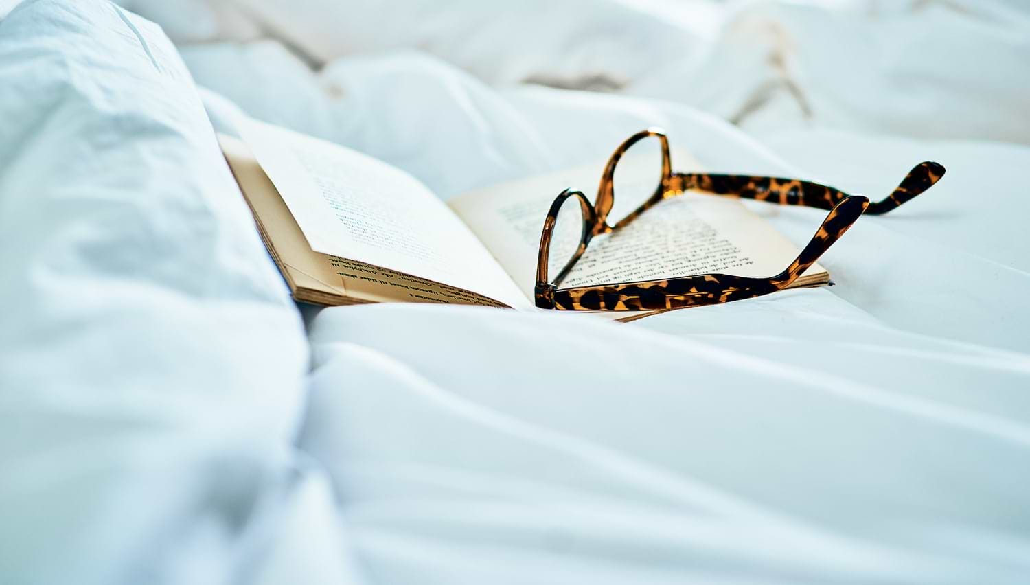 Dans la bibliothèque : 3 livres sur les troubles du sommeil à lire pour mieux dormir