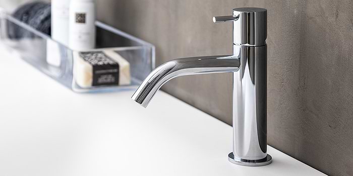 Chrome kranen, chrome mengkraan, wastafel kraan. Opbouwkraan koud warm voor wastafel chroom. Chrome wastafel mengkraan. Topkwaliteit chrome kranen uit de design kranen collectie van B DUTCH.