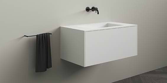 Badkamermeubelen 90 cm breed B DUTCH Juve. De Juve is vervaaridgd van Solid Surface Corian. Een zeer duurzaam hoogwaardig mat wit materiaal dat zeker niet vergeelt. B DUTCH produceert badkamermeubelen op 90 cm breedte in diverse modellen, materialen en kleuren. B DUTCH produceert in haar fabriek in Cuijk een unieke design collectie badmeubelen. Diverse modellen en geheel naar wens van de klant samen te stellen. De badkamermeubel configurator kan daarvoor worden ingezet. Wastafelmeubelen, badmeubelen, 90 cm, wit, zwart, eiken hout, walnoten hout, met 1 wasbak, de mogelijkheden voor een eigen high end badkamermeubel 90 cm breed zijn eindeloos.