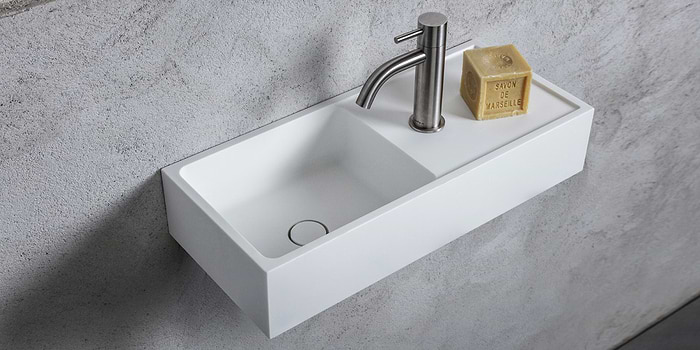 Corian Toiletfonteinen mat wit, uit de B DUTCH collectie Solid Surface Corian Avola wastafels voor wc, Corian design toilet fonteinen. B DUTCH kent diverse series design Corian mat witte toiletfonteinen: fontein, toilet fonteintje, wc fonteintje, toilet fontein, wc fontein, wasbak toilet, wastafel toilet, wasbak wc. Topkwaliteit Corian die niet vergeelt! Ook maatwerk mogelijk.