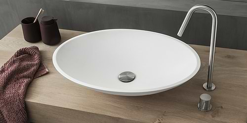 Ovale opzet waskom van B-Solid. De zelfde mat witte uitstraling als Solid Surface Corian. Opzet wastafel Oval. De opzetwastafel betreft een B-Solid Oval wasbak mat wit.