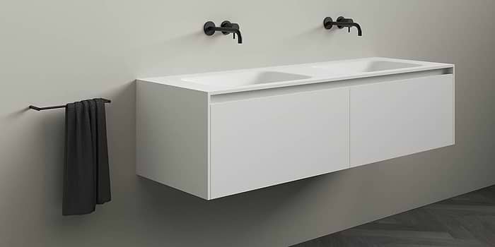 Corian badmeubel Juve Greep. Solid Surface Corian badmeubel met (dubbele) wastafel. Modern strak design B Dutch badkamermeubel van topkwaliteit Solid Surface, Corian Glacier. Dit design mat witte badmeubel is verkrijgbaar in diverse afmetingen. Badmeubel mat wit.