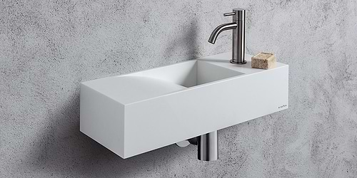 Mat witte toiletfontein 55 cm Waterfall B DUTCH. Wasbak uitsparing zit links van het deel waar eventueel een kraan geplaatst kan worden. Een Solid Surface Corian toiletfontein, wastafel wc, wastafeltje toilet. Toiletfonteinen uit de B DUTCH collectie Corian design toilet fonteinen. B DUTCH kent diverse series design Corian toiletfonteinen: fontein, toilet fonteintje, wc fonteintje, toilet fontein, wc fontein, wasbak toilet, wastafel toilet, wasbak wc. Topkwaliteit Corian die niet vergeelt! Ook maatwerk mogelijk.