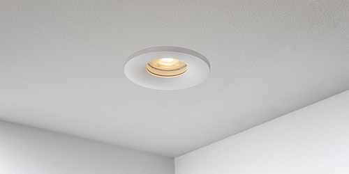 Badkamer Spotjes, inbouwspots badkamer. IP65 LED spots. The Essential collectie van B DUTCH. IP65 spots van geborsteld aluminium, mat zwart of mat wit. GU10 en MR16 en Philips Hue GU10 lichtbron passen in de badkamer spotjes. Armatuur voor GU10, MR16 en Philips Hue GU10 lichtbronnen. Ook dimbaar te maken.