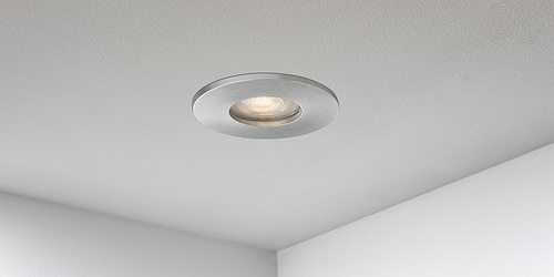 Badkamer Spotjes, inbouwspots badkamer. IP65 LED spots. The Essential collectie van B DUTCH. IP65 spots van geborsteld aluminium, mat zwart of mat wit. GU10 en MR16 en Philips Hue GU10 lichtbron passen in de badkamer spotjes. Armatuur voor GU10, MR16 en Philips Hue GU10 lichtbronnen. Ook dimbaar te maken.