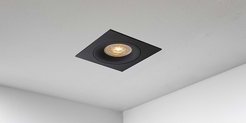 Spotjes, inbouwspots vierkant 92mm mat zwart, LED, spot uit de B DUTCH The Essentials plafondspots collectie. Diverse maten, mat zwarte spots, mat witte spots en geborsteld aluminium LED spots voor GU10, MR16 en Philips Hue GU10 lichtbronnen.