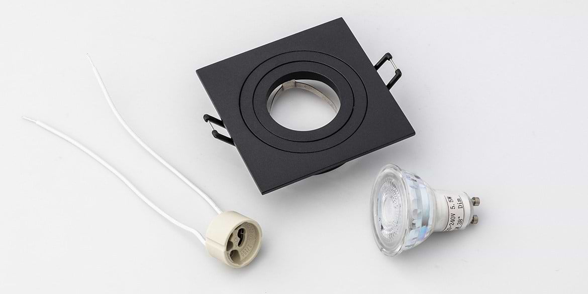 Spotjes, inbouwspots vierkant 92mm mat zwart, LED, verstelbaar, kantelbaar, uit de B DUTCH The Essentials plafondspots collectie. Diverse maten, mat zwarte spots, mat witte spots en geborsteld aluminium LED spots voor GU10, MR16 en Philips Hue GU10 lichtbronnen.