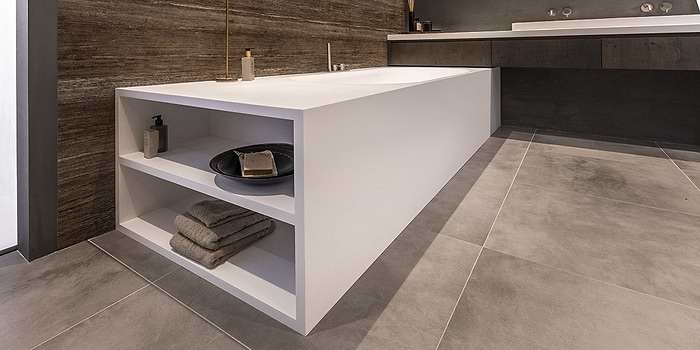 Solid Surface Corian ligbad New York B DUTCH. Mat wit, modern design. 180 cm lang, 90 cm breed, 55 cm hoog. Ook maatwerk mogelijk.