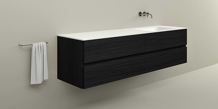 Badkamermeubel B DUTCH Bari 200 cm breed, eiken hout fineer. Wastafelmeubel met B DUTCH Solid Surface Corian wastafel.