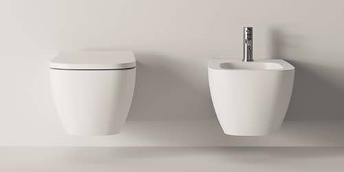 B DUTCH bidet, gemaakt van keramiek en uitvoerbaar in verschillende kleuren. Het bidet word geleverd in een set die bestaat uit het keramische bidet, keramische afvoerplug en bevestigingsschroef Afmeting bidet: diepte 530 mm, breedte voorzijde 360 mm, breedte achterzijde 310 mm