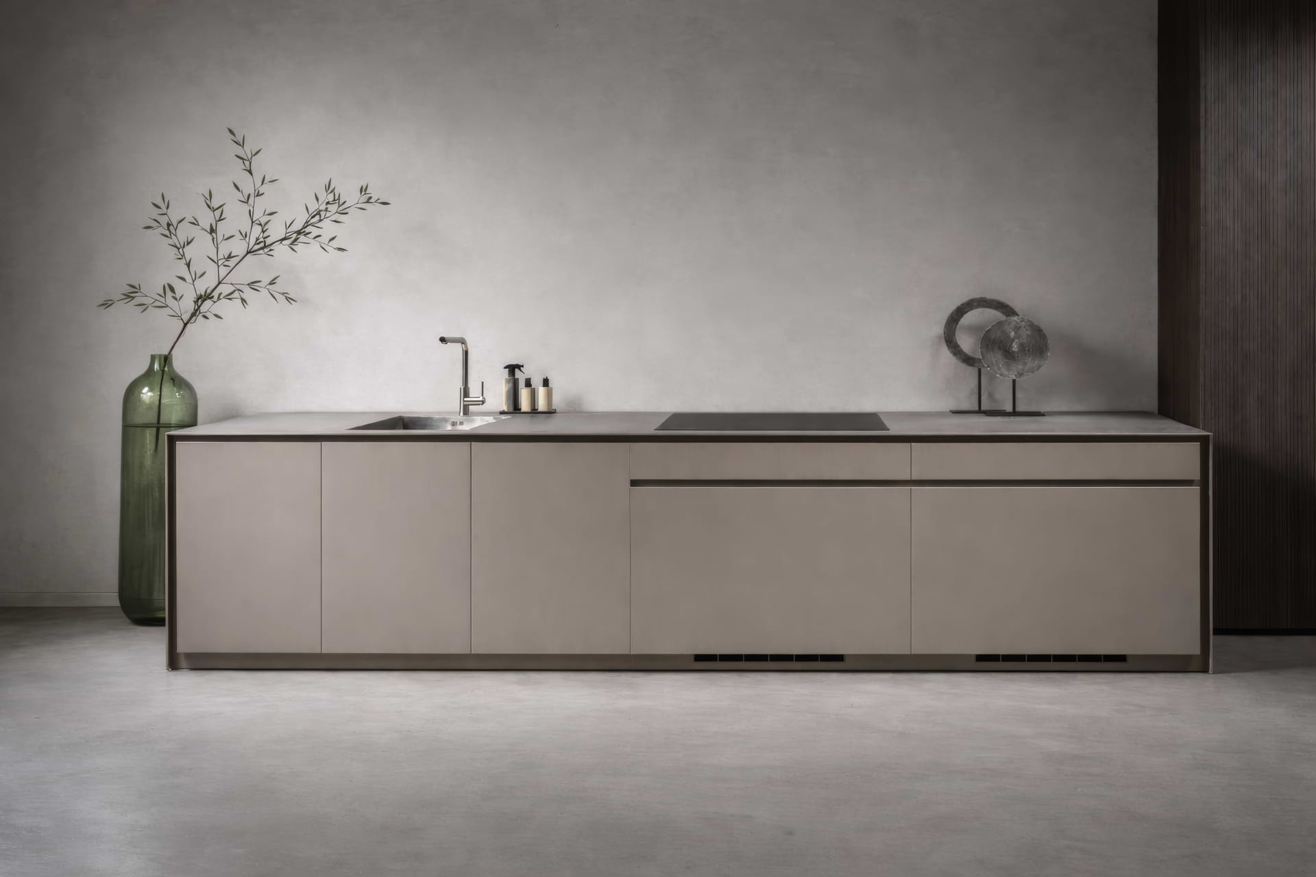 Kookeiland Ferro bdutch rvs kookeiland geborsteld staal design keuken fabrieksshowroom cuijk