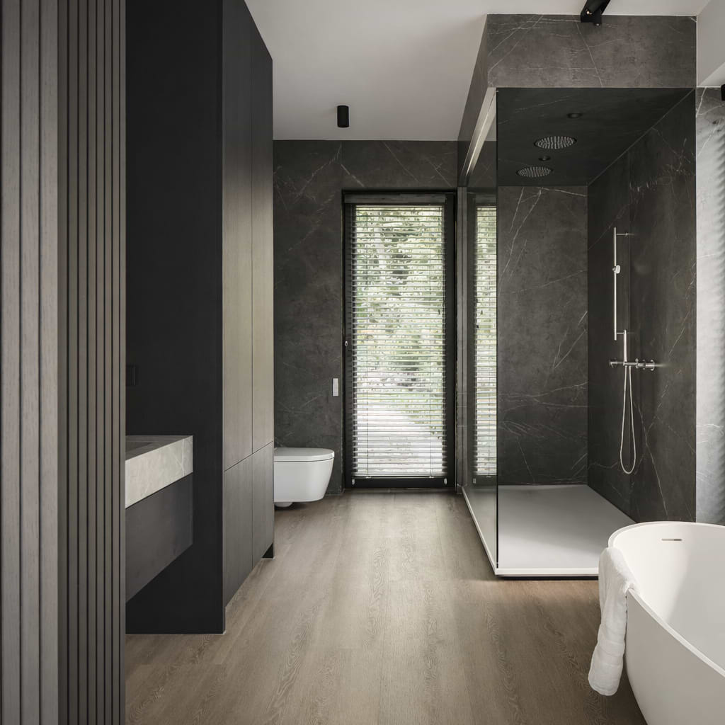 bdutch-design-badkamer-donker-keramiek-inloopdouche-vrijstaand-bad_1080