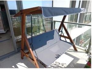 נדנדת עץ תלת מושבית מתכווננת למיטה דגם ROMA