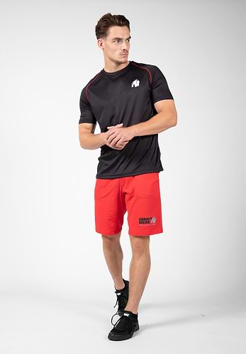 Black shirt 2025 red shorts