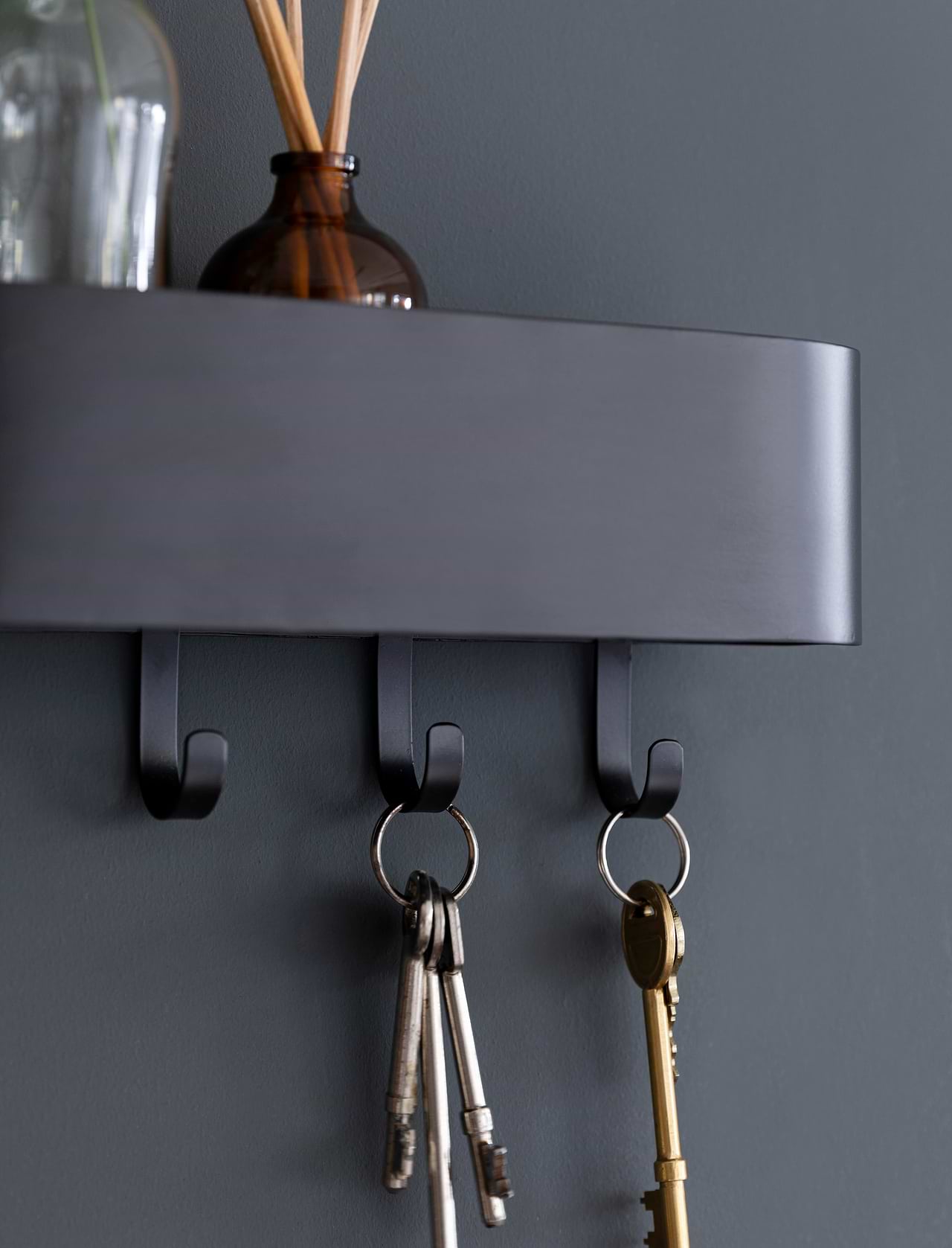 Key ring hook for wall store