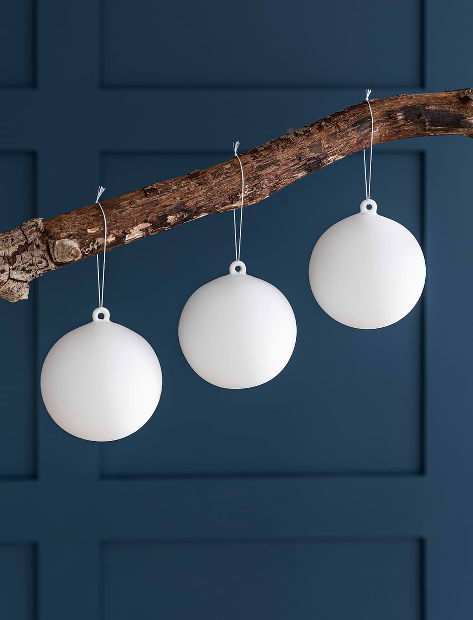 Airdrie Festive Baubles Set of 3 White