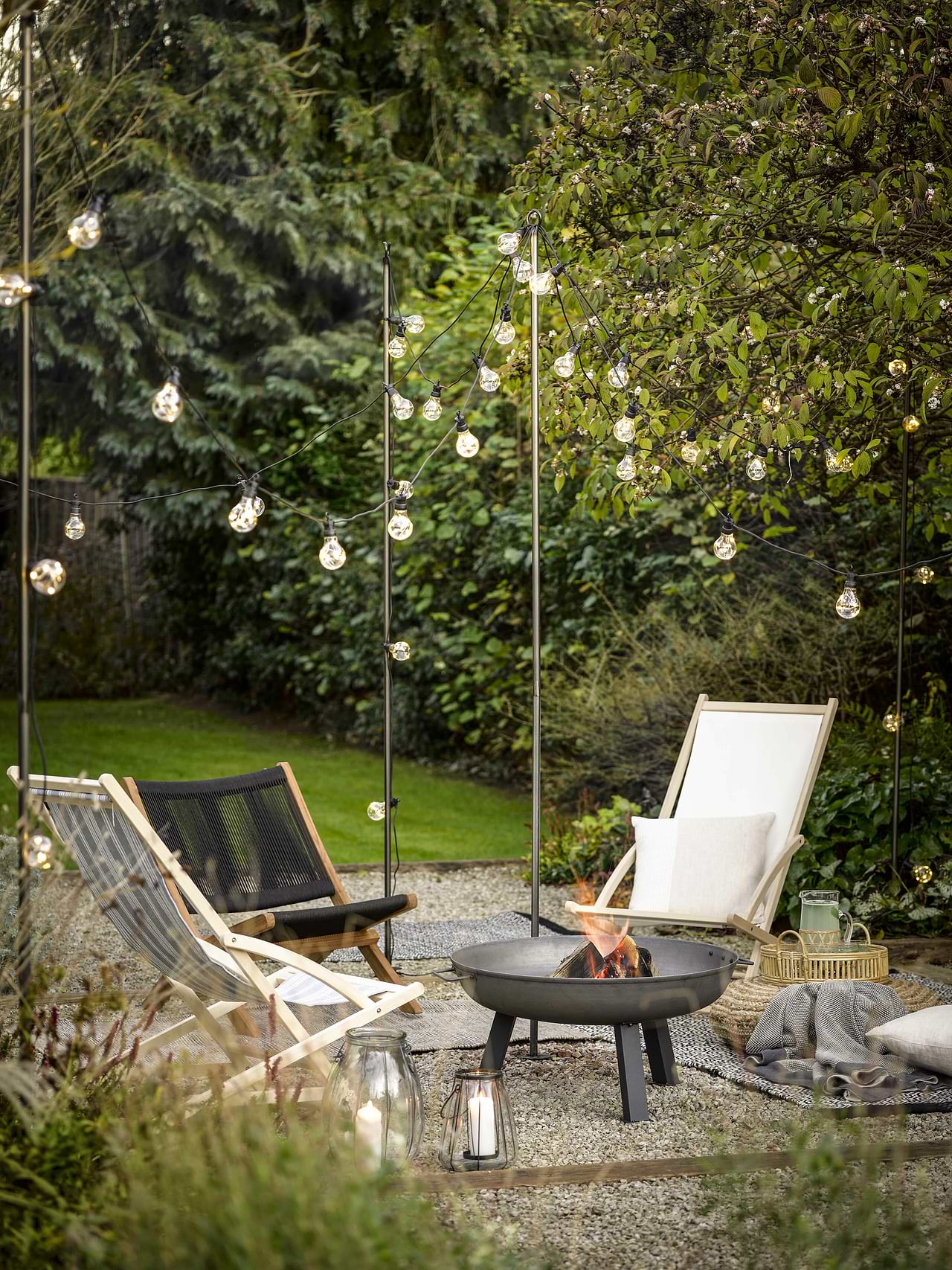Festoon lights and pole 2025