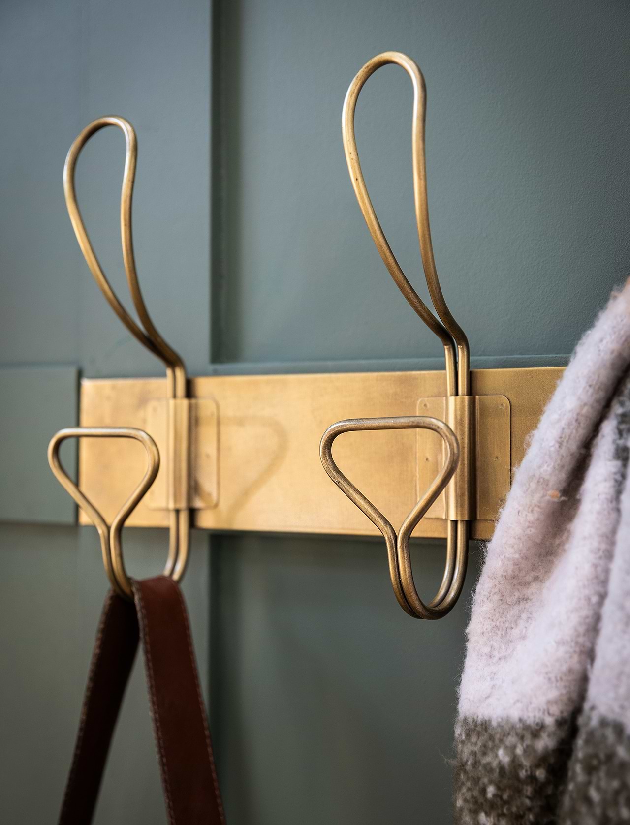 Brompton hook outlet