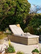 Skala Lounger Light Rattan