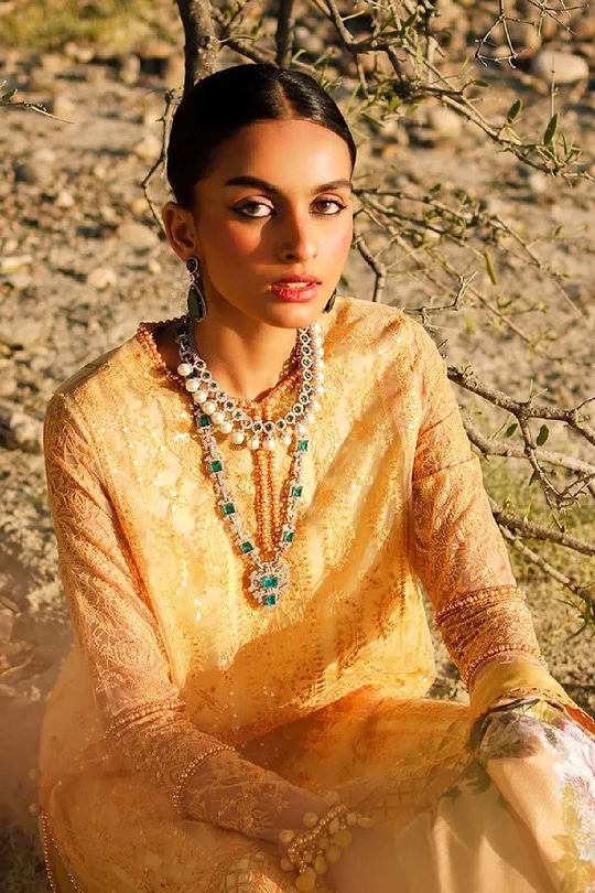 Sana Safinaz Luxury Lawn 2023 - 010B - Image 4