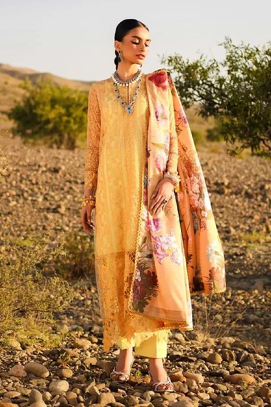 Sana Safinaz Luxury Lawn 2023 - 010B