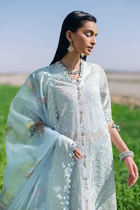 Sana Safinaz Luxury Lawn 2023 - 05B - Image 2