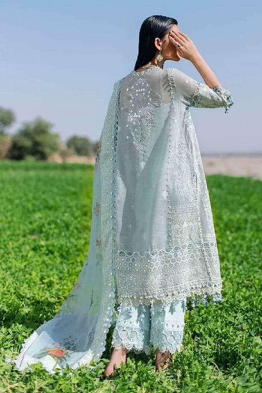 Sana Safinaz Luxury Lawn 2023 - 05B - Image 4
