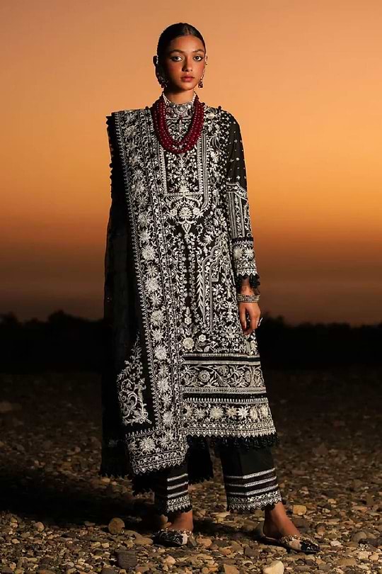 Sana Safinaz Luxury Lawn 2023 - 08A