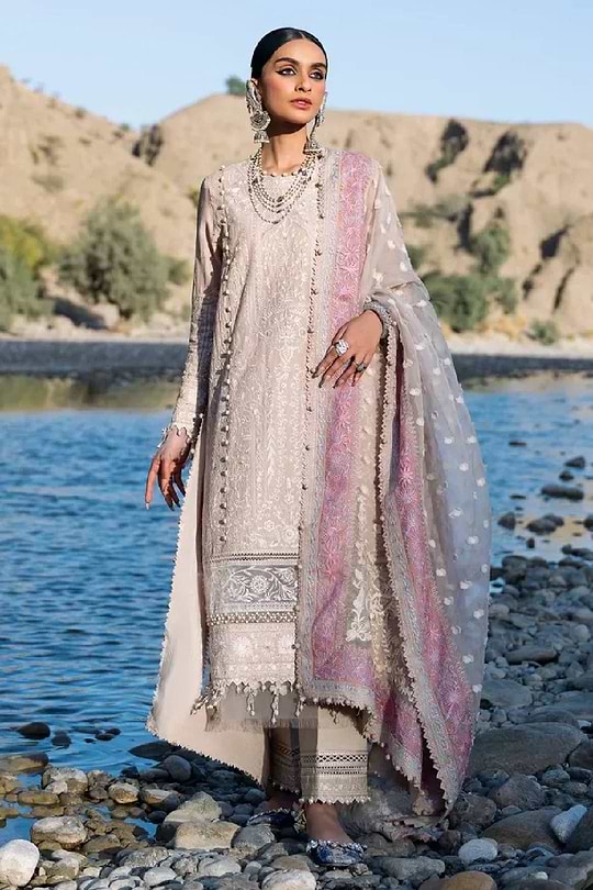 Sana Safinaz Luxury Lawn 2023 - 08B - Image 2