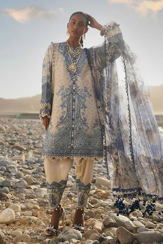 Sana Safinaz Luxury Lawn 2023 - 012B
