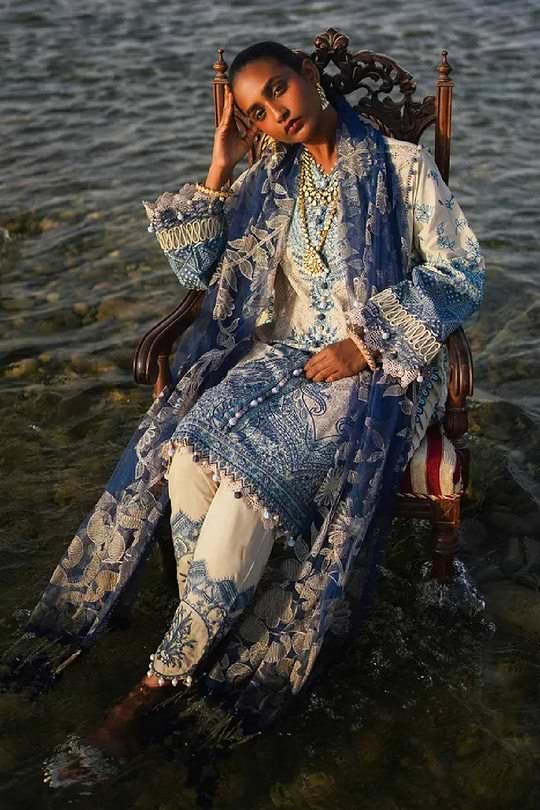 Sana Safinaz Luxury Lawn 2023 - 012B - Image 3