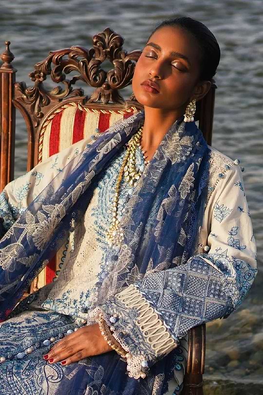 Sana Safinaz Luxury Lawn 2023 - 012B - Image 4
