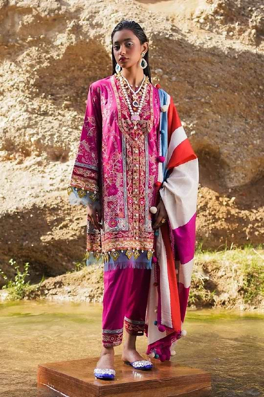 Sana Safinaz Luxury Lawn 2023 - 014A