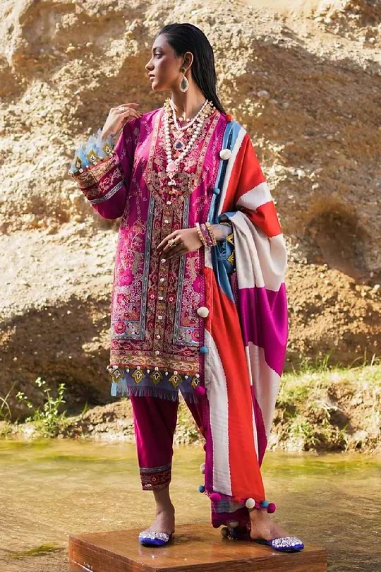 Sana Safinaz Luxury Lawn 2023 - 014A - Image 2